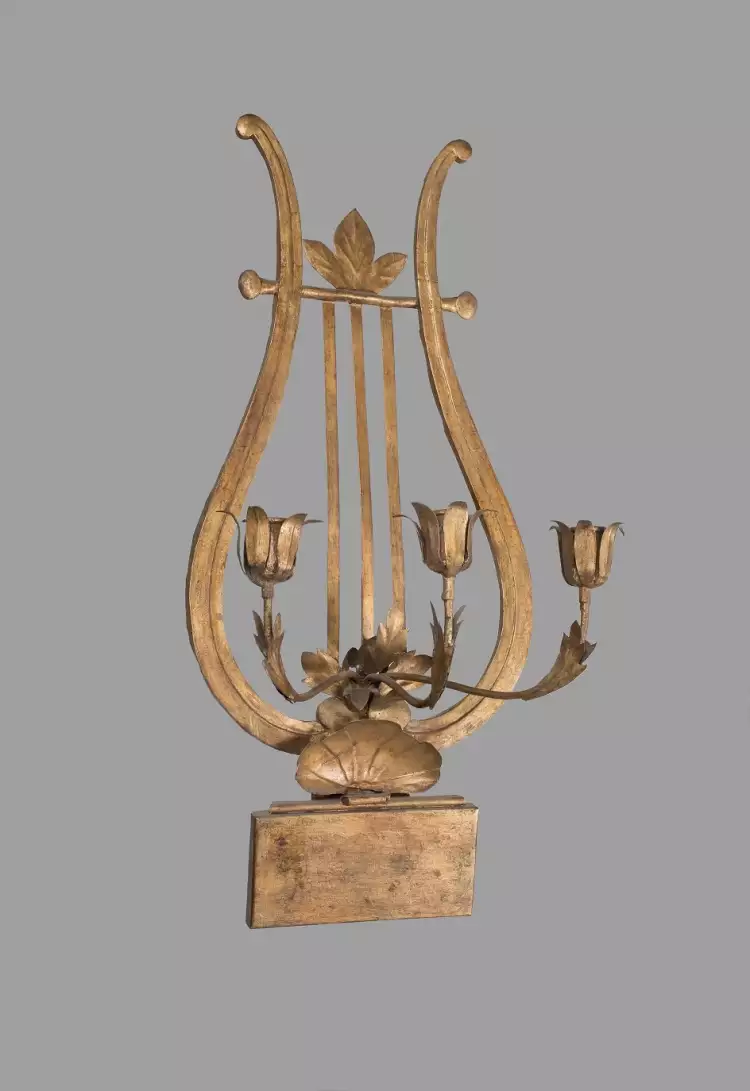 «Театр Гонзаги в Архангельском. Штрихи к истории». Настенник в виде лиры. Первая четверть XIX века