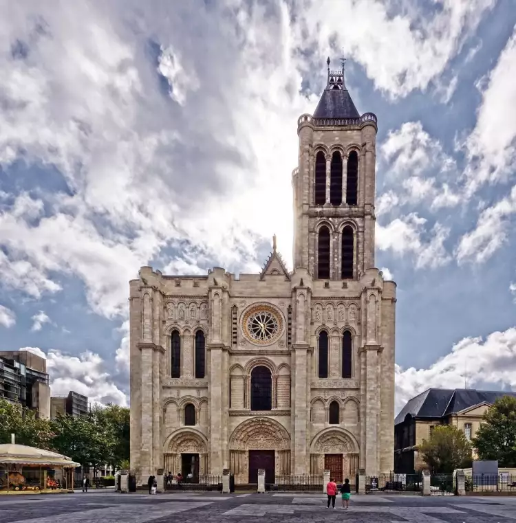 La gothique. Abbaye de Saint-Denis La gothique. Abbaye de Saint-Denis