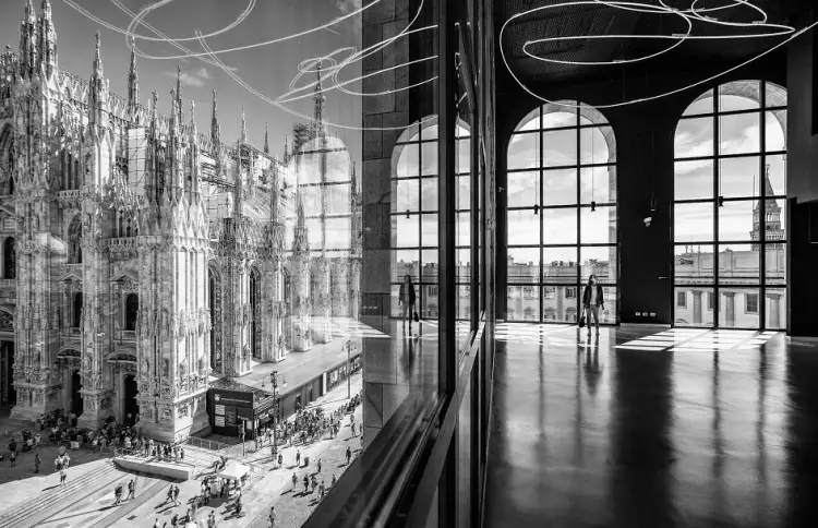 Архитектурная фотография. Марко Тальярино. «Вид на готический собор Дуомо с балкона галереи Палаццо в Милане», 2018