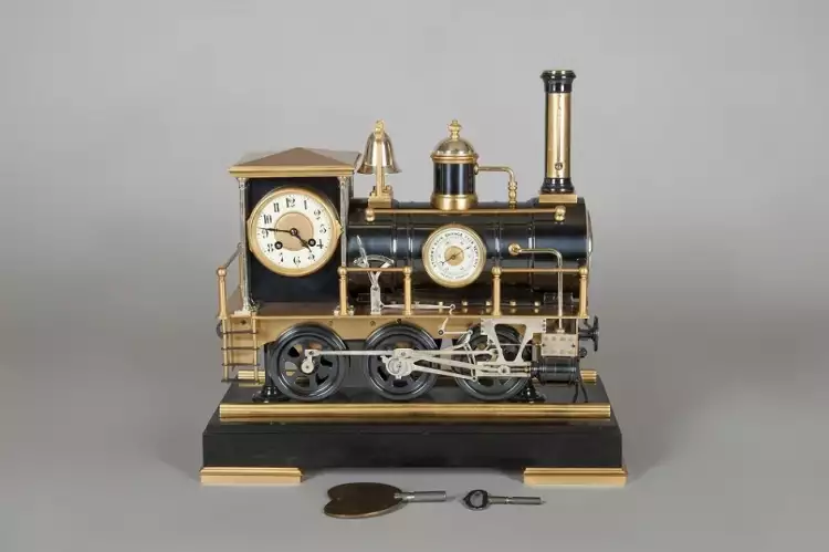 Механический паровозик. Экспонат выставки Механический паровозик. Экспонат выставки