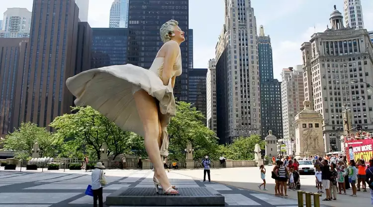 Самые дорогие вещи знаменитостей. Культовое «взлетающее» платье Мэрилин Монро Самые дорогие вещи знаменитостей. Культовое «взлетающее» платье Мэрилин Монро