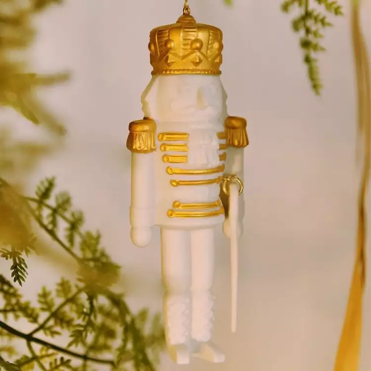 Самые дорогие елочные украшения. «Фарфоровые новогодние игрушки от Lladro» Самые дорогие елочные украшения. «Фарфоровые новогодние игрушки от Lladro»