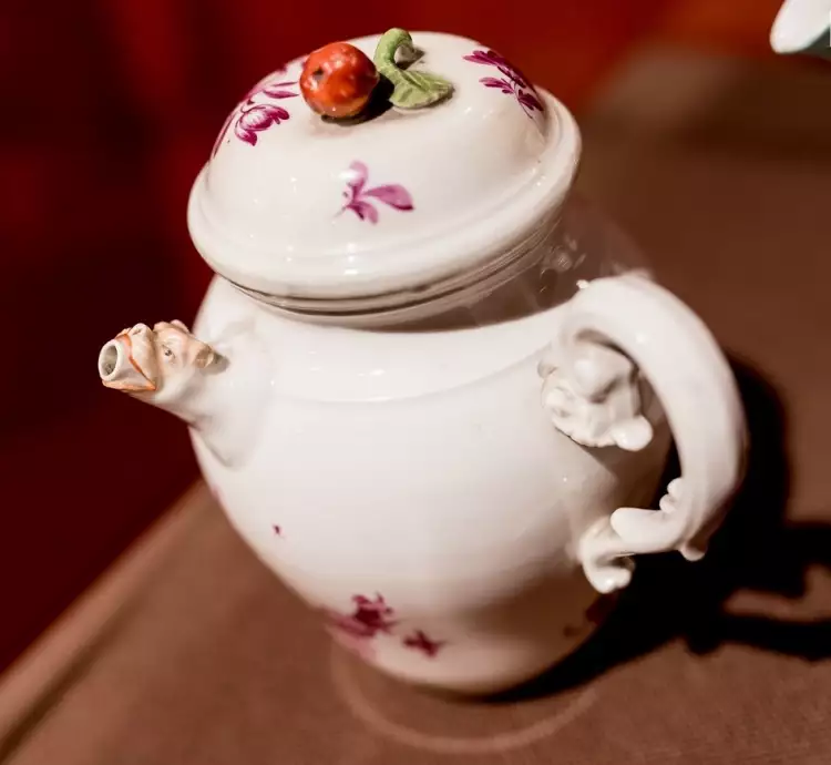 Выставка десертной посуды