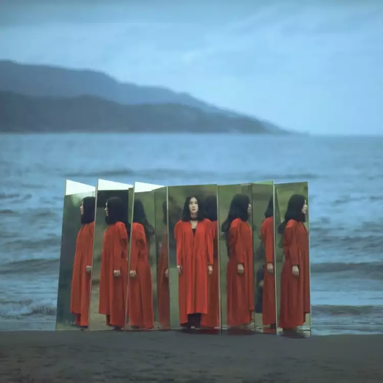 Олег Оприско. Отражения