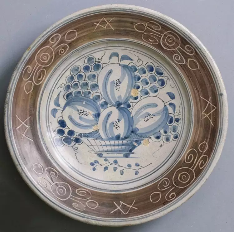 Сграффито. Традиционное сграффито на керамической посуде Сграффито. Традиционное сграффито на керамической посуде