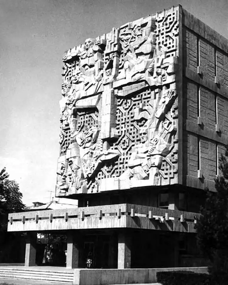 Эрнст Неизвестный. Фасад здания ЦК Компартии Туркмении в Ашхабаде, 1975