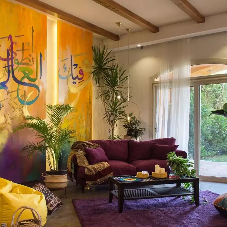 Ethnischer Stil in der Innenarchitektur. Wohnzimmer-Interieur im ethnischen Stil Ethnischer Stil in der Innenarchitektur. Wohnzimmer-Interieur im ethnischen Stil