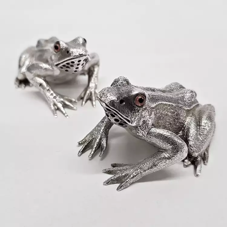 Английское серебро: Парная солонка и перечница в виде лягушек. Сэмпсон Мордан, 1881