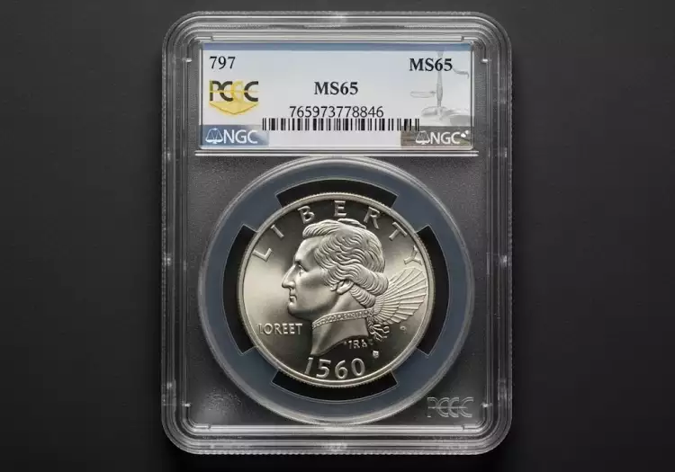 Пример монеты в слабе от NGC или PCGS с указанием грейда Пример монеты в слабе от NGC или PCGS с указанием грейда