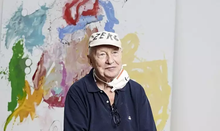 Художник Георг Базелиц