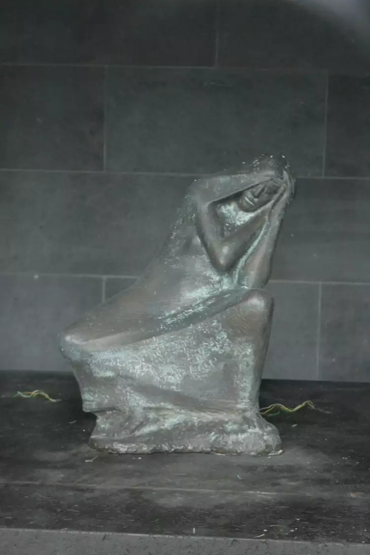 Фриц Кремер. Скульптура «Скорбящая женщина», 1948