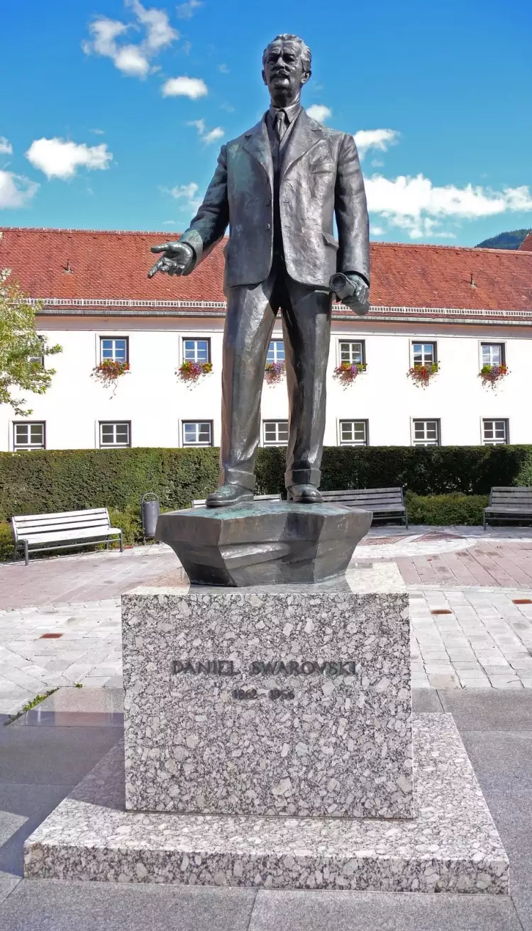 Даниэль Сваровски. Густинус Амбрози. Памятник Даниэлю Сваровски в Ваттенсе, 1960