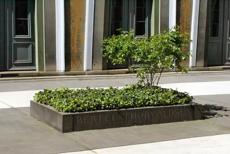 Бертель Торвальдсен. Могила Торвальдсена в его музее в Копенгагене