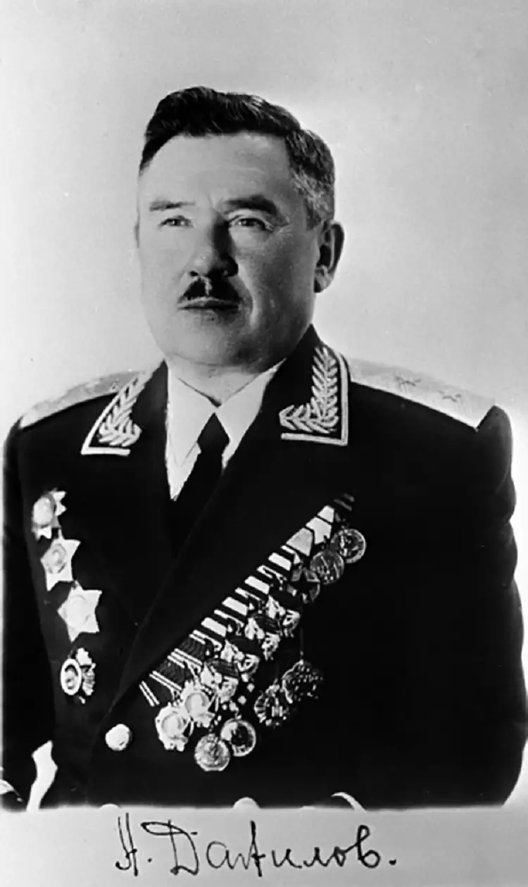 Орден Богдана Хмельницкого. Генерал-лейтенант Алексей Данилов, послевоенное фото Орден Богдана Хмельницкого. Генерал-лейтенант Алексей Данилов, послевоенное фото