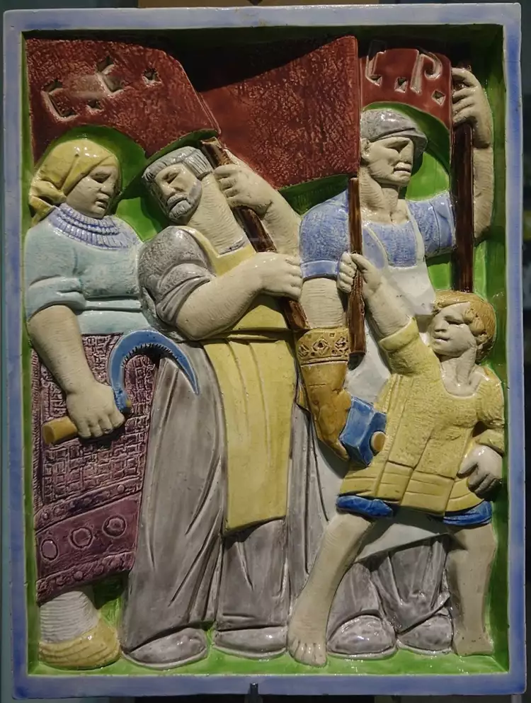 Рельефное панно-вставка. Москва, 1927