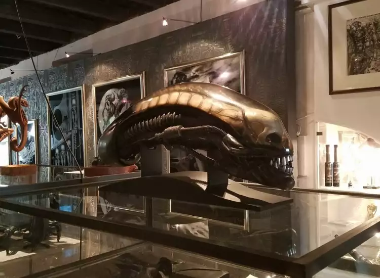 Музей Гигера. Голова Чужого