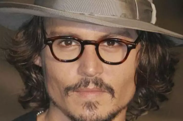 Cамые знаменитые усачи. Джонни Депп Cамые знаменитые усачи. Джонни Депп