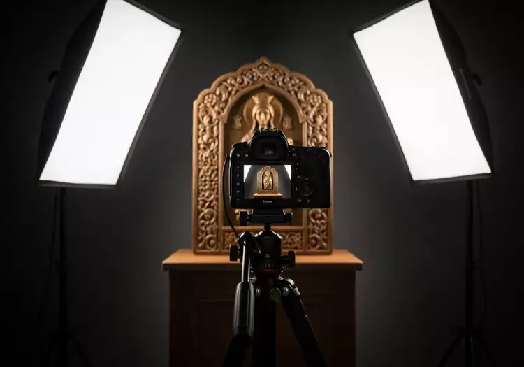 Схема правильного расположения источников света для съемки иконы без бликов