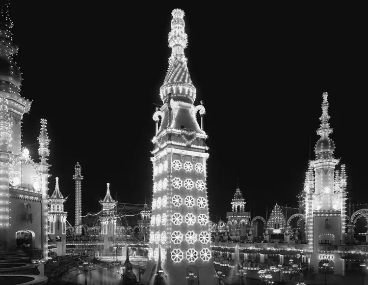 Ночная фотография. Неизвестный автор. «Ночь в Луна-парке, Кони-Айленд, Нью-Йорк», ок. 1905