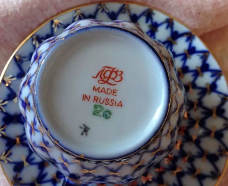 Марки и клейма фарфора. Клеймо ЛФЗ на сервизе «Кобальтовая сетка» Марки и клейма фарфора. Клеймо ЛФЗ на сервизе «Кобальтовая сетка»