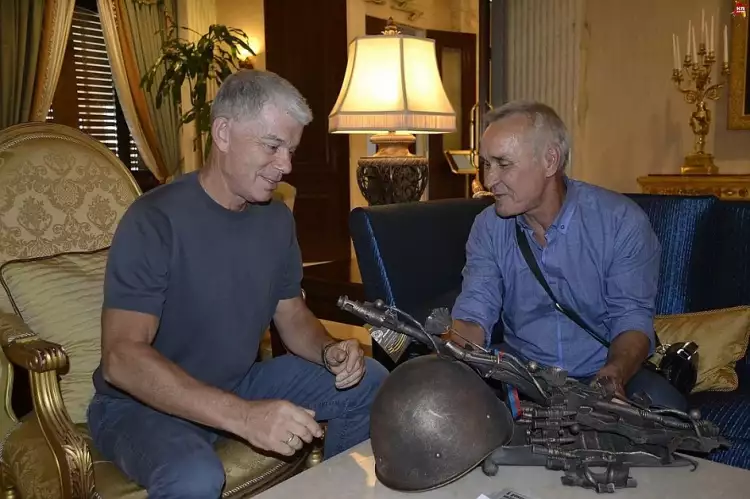 Оружие в подарок Олегу Газманову