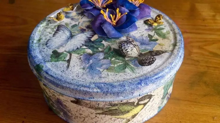 Декупаж. Объемный декупаж банки из-под печенья, XXI век