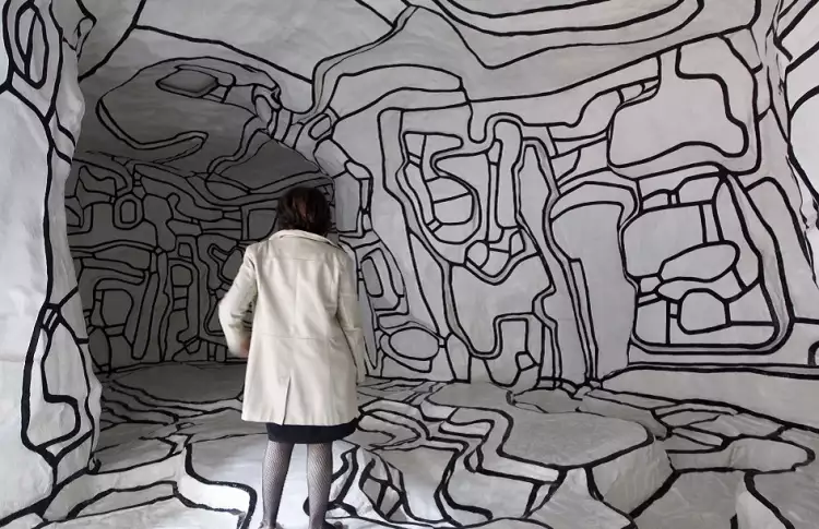 Арт брют. Одна из работ Дюбюффе в парижском музее Арт брют. Одна из работ Дюбюффе в парижском музее