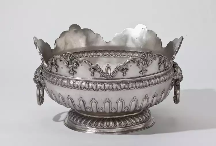 Silber Großbritanniens. Gabriel Smith. Kasperle-Schale, 1710-1711 Silber Großbritanniens. Gabriel Smith. Kasperle-Schale, 1710-1711
