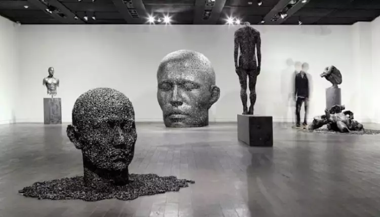 Сео Янг-Дёк. Инсталляция работ скульптора Сео Янг-Дёк. Инсталляция работ скульптора