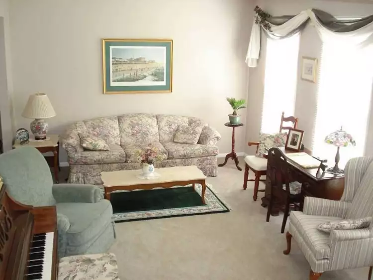 Стиль интерьера ретро. Интерьер гостиной с пианино и картиной в стиле ретро Стиль интерьера ретро. Интерьер гостиной с пианино и картиной в стиле ретро