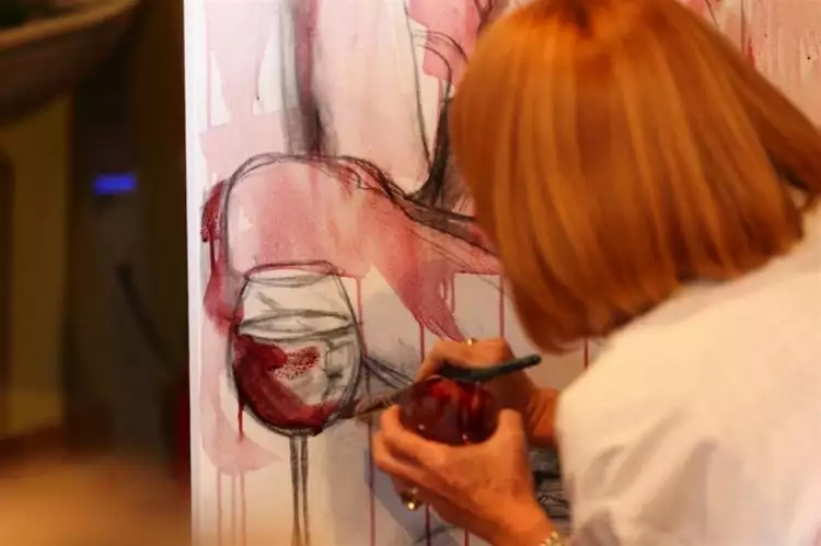 Чем рисуют художники. Элизабетта Рогаи за работой