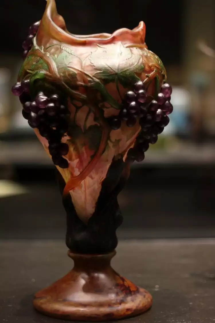 Стеклодув. Ваза с виноградом торговой марки Daum, середина ХХ века