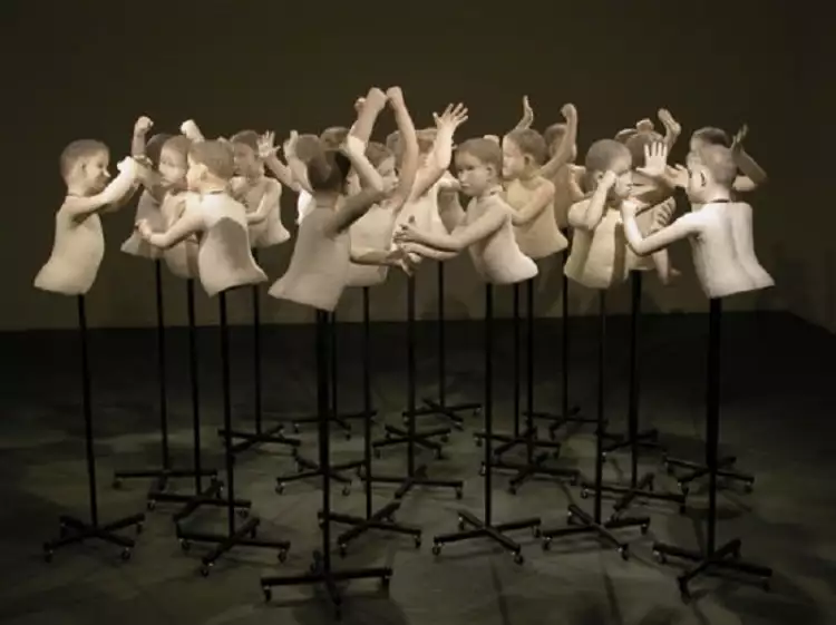 Элиза Сигел. 21 тело, 24 ноги