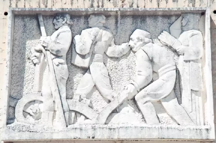 Иван Мештрович. Рельеф «Пахари», 1932