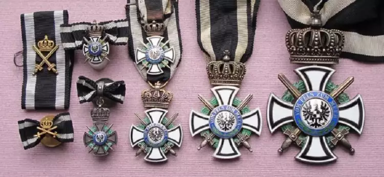 Орден дома Гогенцоллернов. Орденские знаки Орден дома Гогенцоллернов. Орденские знаки
