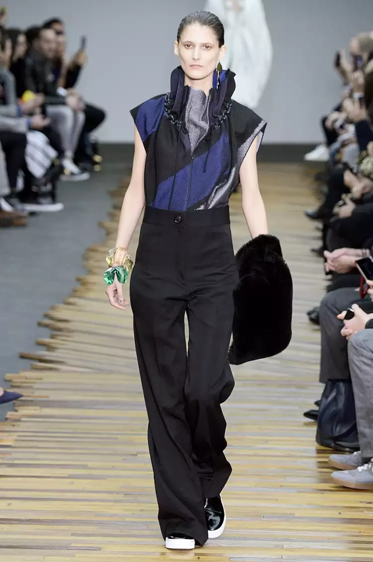 Мода и художники. Показ коллекции Сесиль Мода и художники. Показ коллекции Сесиль