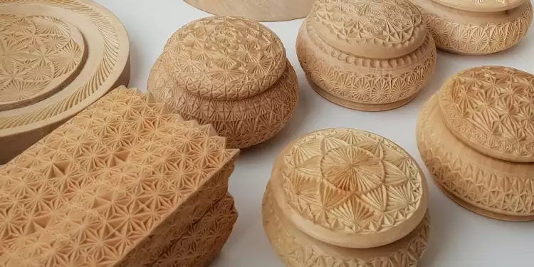 Artist. Wood carving. Caskets Artist. Wood carving. Caskets