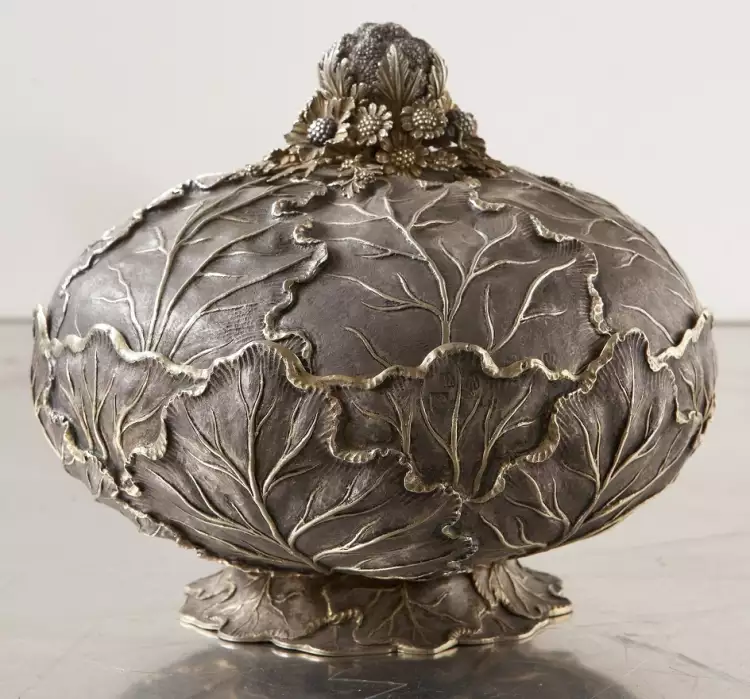 Миска в виде кочана капусты. Серебро, ковка, чеканка, золочение, канфарение. 1776