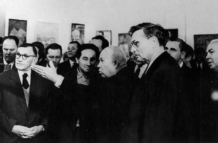 Раздраженный генсек в Манеже Раздраженный генсек в Манеже