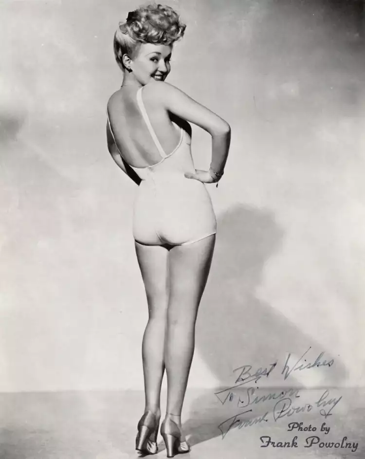 Glamour. Pin-up photo de Betty Grable, 1943 Glamour. Pin-up photo de Betty Grable, 1943