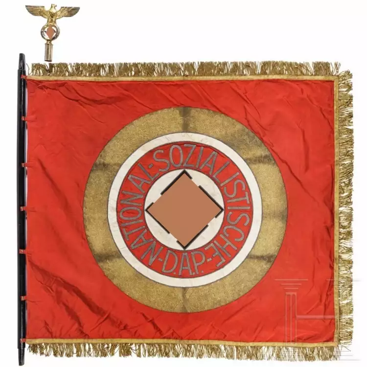 90-й аукцион Herman Historica. Лот 4497 — Флаг «Старой гвардии» НСДАП
