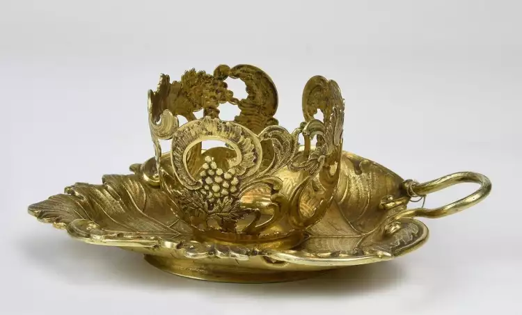 Серебро Германии. Якоб Иоганн Адам. Подстаканник в виде листа, 1749-1751 гг. Серебро Германии. Якоб Иоганн Адам. Подстаканник в виде листа, 1749-1751 гг.