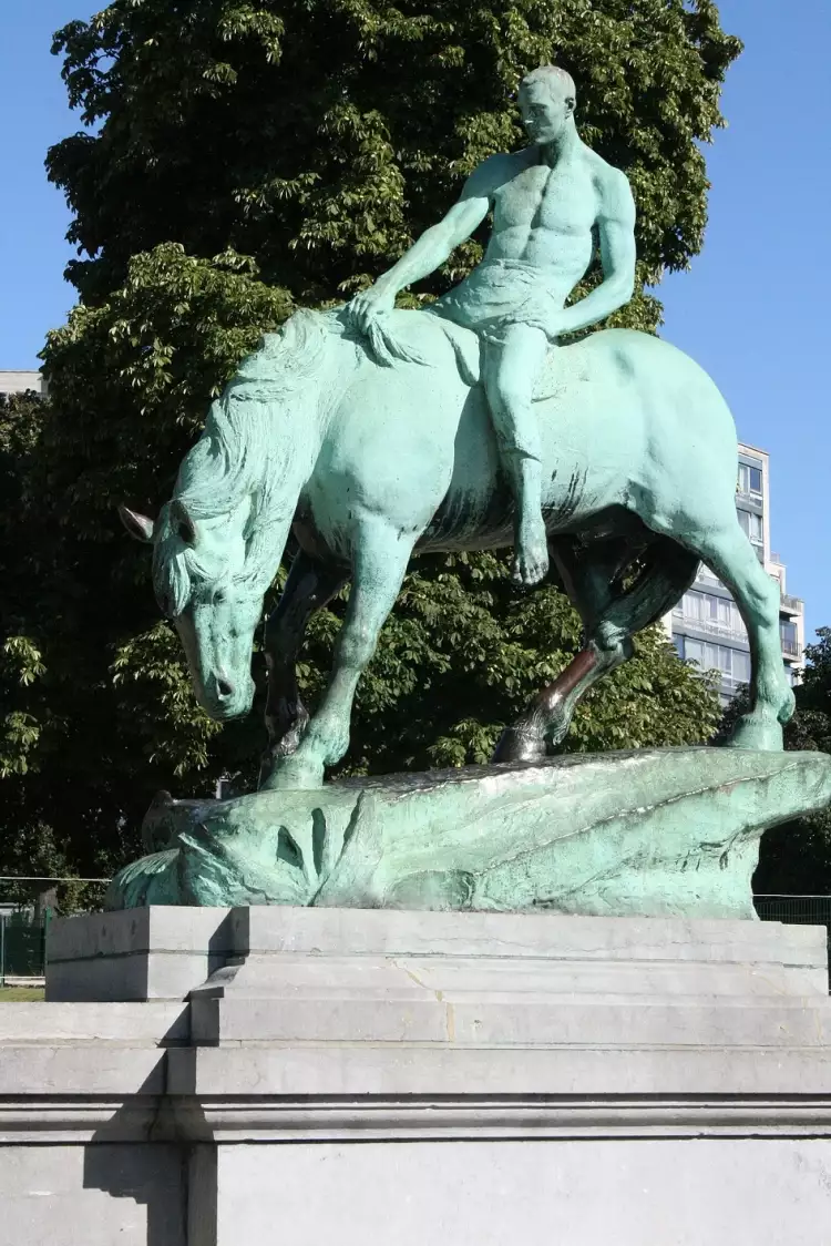 Константин Менье. Скульптура «Всадник на водопое», 1899