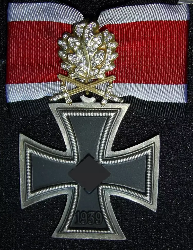 Ордена Третьего рейха. Рыцарский крест Железного креста с золотыми дубовыми листьями, мечами и бриллиантами. Реплика
