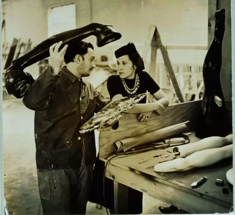 Сальвадор Дали и Гала. Эрик Шаал: Сальвадор Дали и Гала, работающие над павильоном« Мечта Венеры