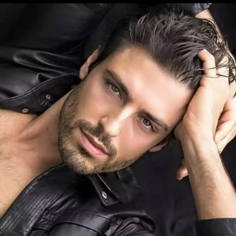 Glamour. Photo portrait d'un homme, 2014 Glamour. Photo portrait d'un homme, 2014