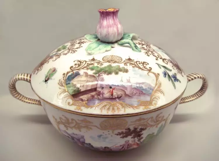 Мягкий фарфор. Мягкий венсенский фарфор в стиле рококо, 1750 Мягкий фарфор. Мягкий венсенский фарфор в стиле рококо, 1750