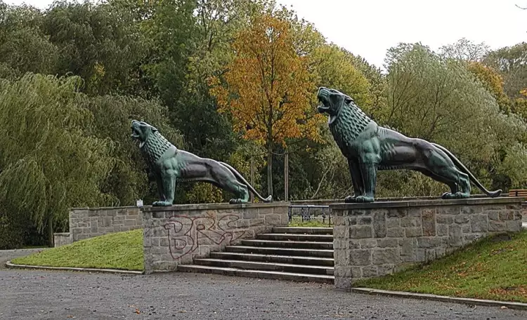 Арно Брекер. Скульптуры львов на восточном берегу Машзее, 1938