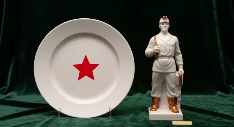 Советский агитационный фарфор: почему он так ценится и как его продавать в Телеграм