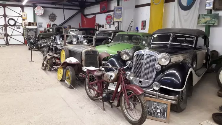 Необычные музеи Москвы. Ломаковский музей старинных автомобилей